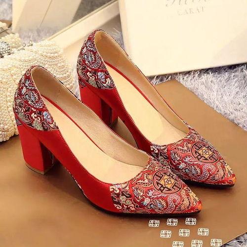 娱乐吃瓜酱红色高跟鞋,娱乐吃瓜酱带你揭秘时尚与娱乐的跨界传奇